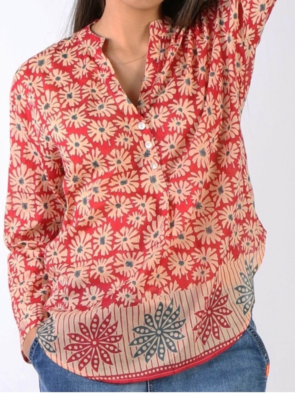 Red Floral Button-Front Women's Blouse with Cream Daisy Print - Picture 3 of 4